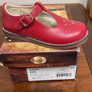 New Footmates Girls Red Leather Shoes size 9